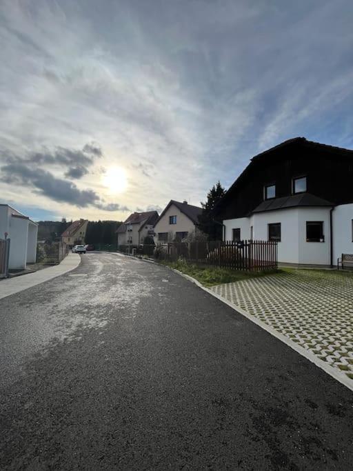 "Stone'S Throw" Krumlov 5 Min By Car, Lipno 15 Min By Car, 2 Bdrooms,Playroom Каёв Экстерьер фото