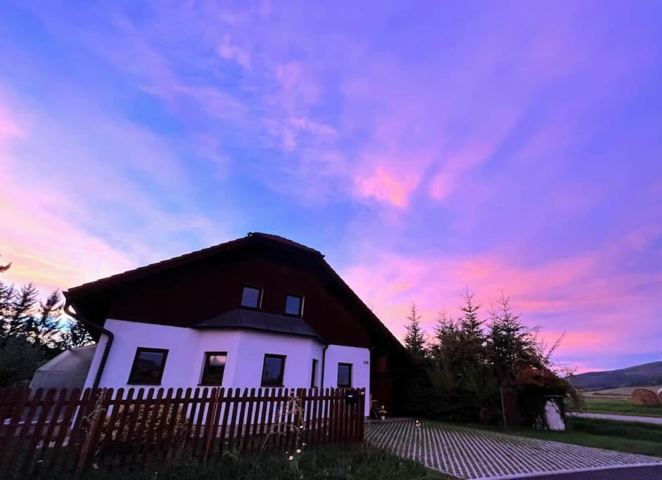 "Stone'S Throw" Krumlov 5 Min By Car, Lipno 15 Min By Car, 2 Bdrooms,Playroom Каёв Экстерьер фото